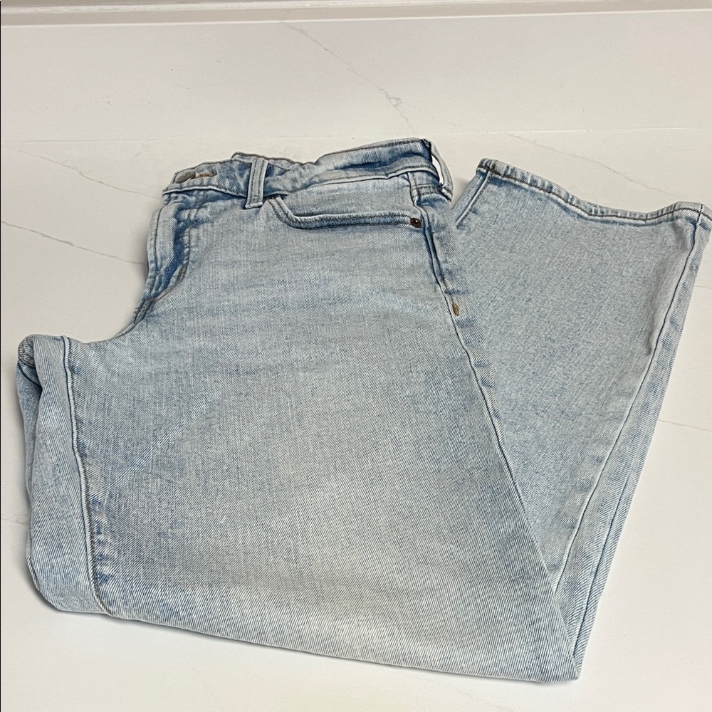 Old Navy Women’s  Light Wash Straight Jeans OG High Rise Loose Size 6